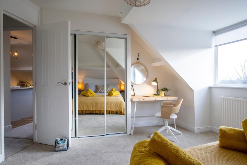 Bedroom, wardrobe