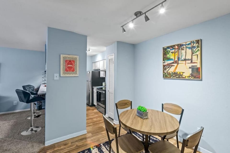 Kitchen or kitchenette, Seating area, Dining area