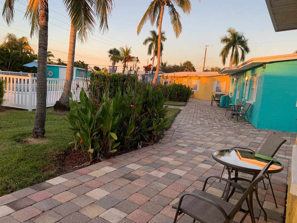 Patio, Patio, Pool view, Pool view, Swimming pool, Sunset