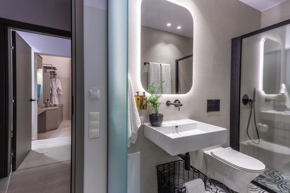 Shower, Toilet, Bathroom, towels