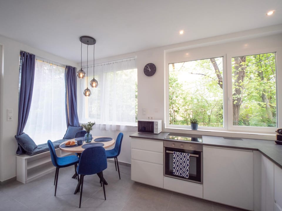 Dining area, kitchen