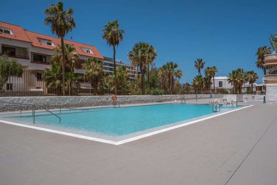 Pool view, Swimming pool, sunbed