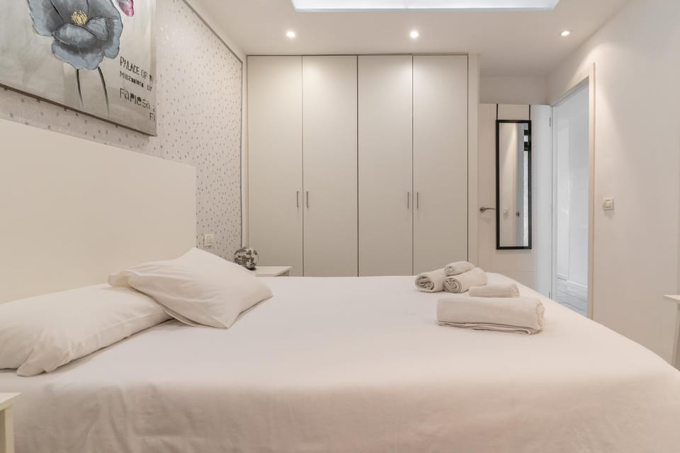 Bed, Photo of the whole room, Bedroom, towels, wardrobe