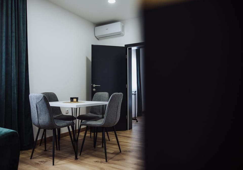 Living room, Seating area, Dining area, air conditioner