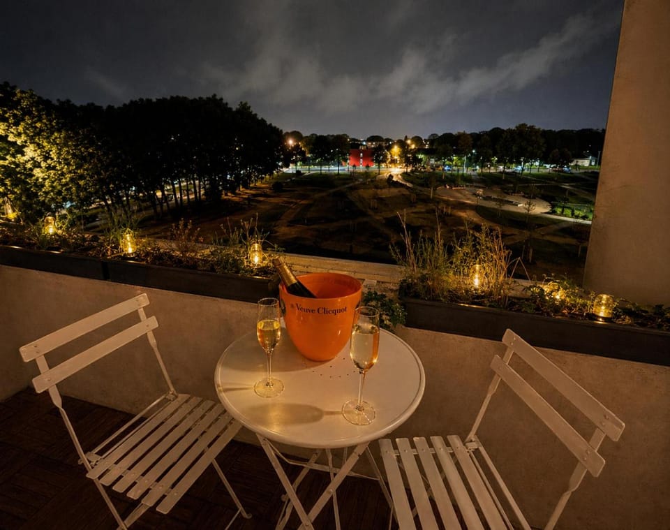 Night, View (from property/room), Balcony/Terrace