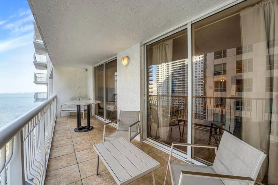 Impressive Unit in the heart of Brickell W Parking Apartment in Brickell