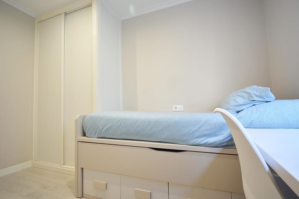 Bed, Photo of the whole room, Bedroom, wardrobe