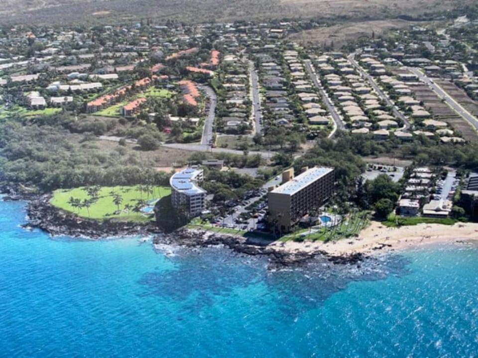 Enjoy Your Oceanside Dream at Kihei Surfside House in Wailea