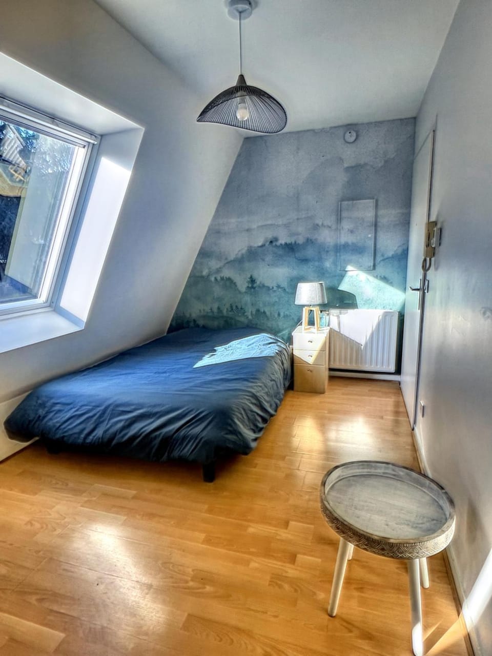 Bed, Living room, Bedroom