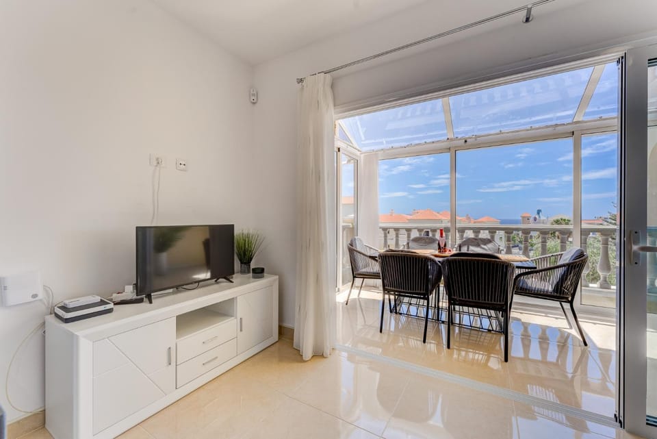 Kitchen or kitchenette, Living room, Bedroom