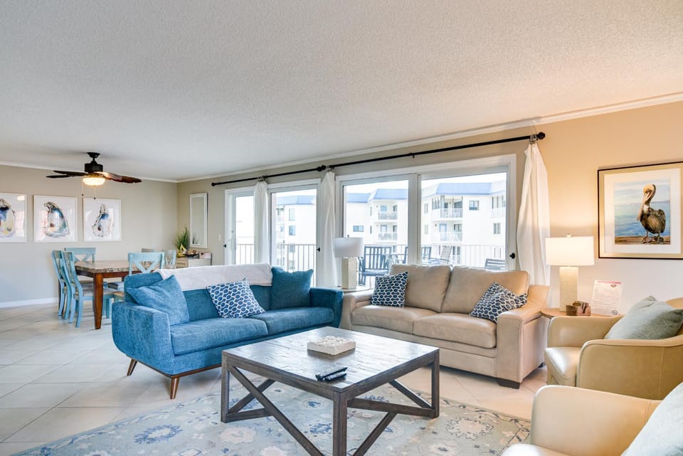 Steps to Beach, Pool Access: Indian Shores Condo House in Redington Shores
