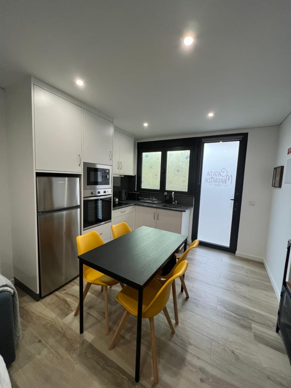 Kitchen or kitchenette, Dining area, minibar, pet friendly, stove