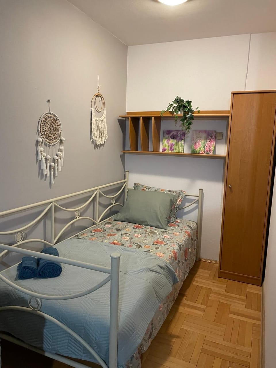 Bed, Photo of the whole room, Bedroom, towels, wardrobe