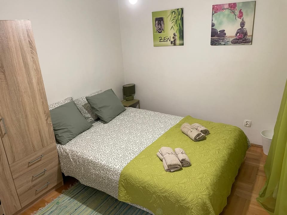 Bed, Photo of the whole room, Bedroom, towels, wardrobe