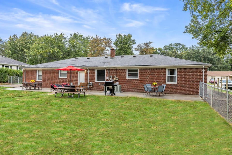 Duplex Style Home in Shelby Township- 2 flats Apartment in Shelby Township