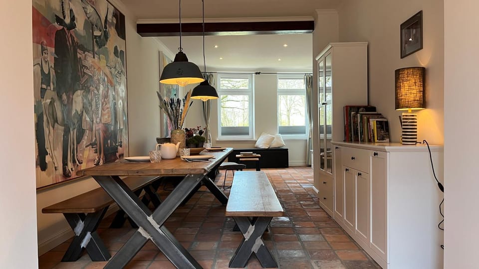 Seating area, Dining area