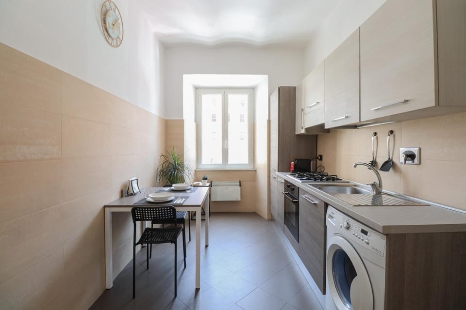 Kitchen or kitchenette, Dining area, pet friendly, stove, washing machine
