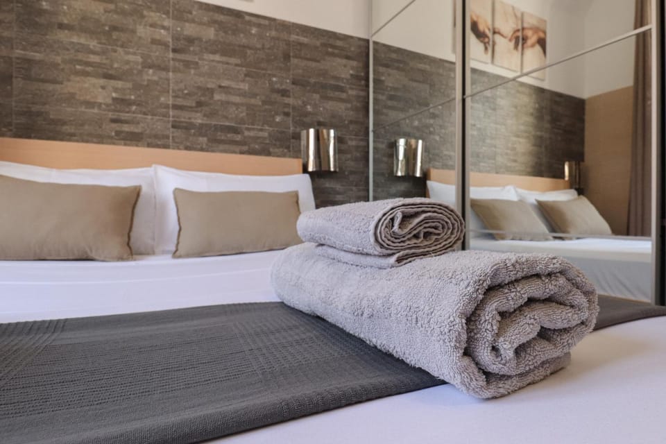 Bed, Photo of the whole room, Decorative detail, Bedroom, towels