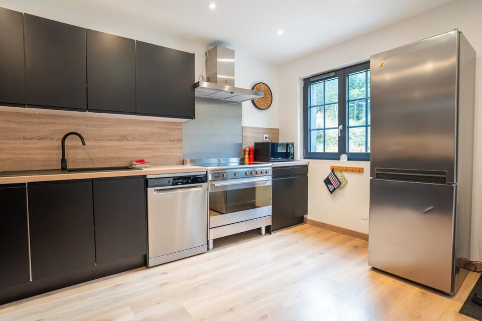 Kitchen or kitchenette, dishwasher, oven, pet friendly, stove