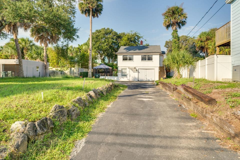 Daytona Beach Studio: Walk to Boardwalk + Pier! Apartment in Florida
