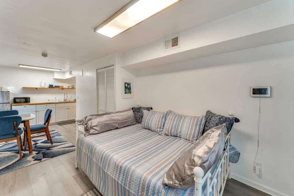 Daytona Beach Studio: Walk to Boardwalk + Pier! Apartment in Florida