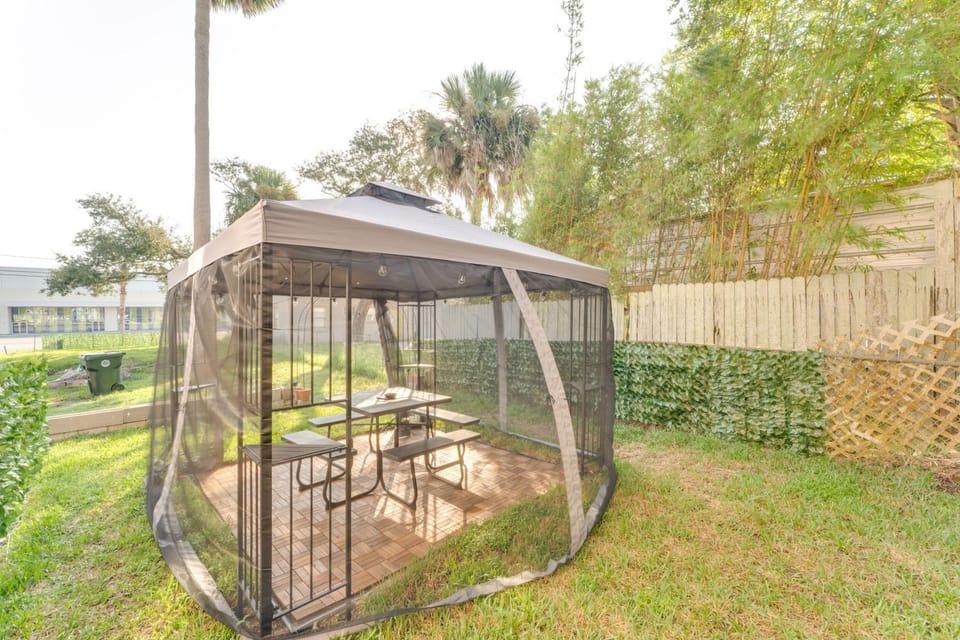 Quiet Apt: Walk to Daytona Beach + Water Park! Apartment in Florida