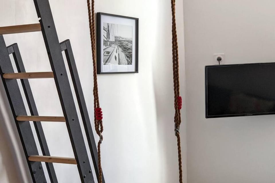 Swinging with a church view Apartment in Occitanie