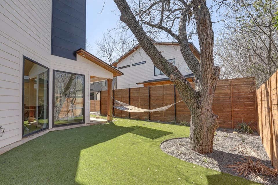 Chic Austin House with Spacious Backyard and Hammock House in South Congress