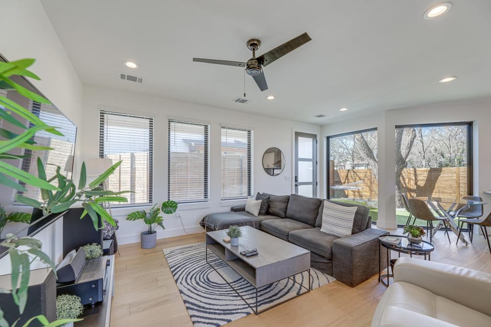 Chic Austin House with Spacious Backyard and Hammock House in South Congress