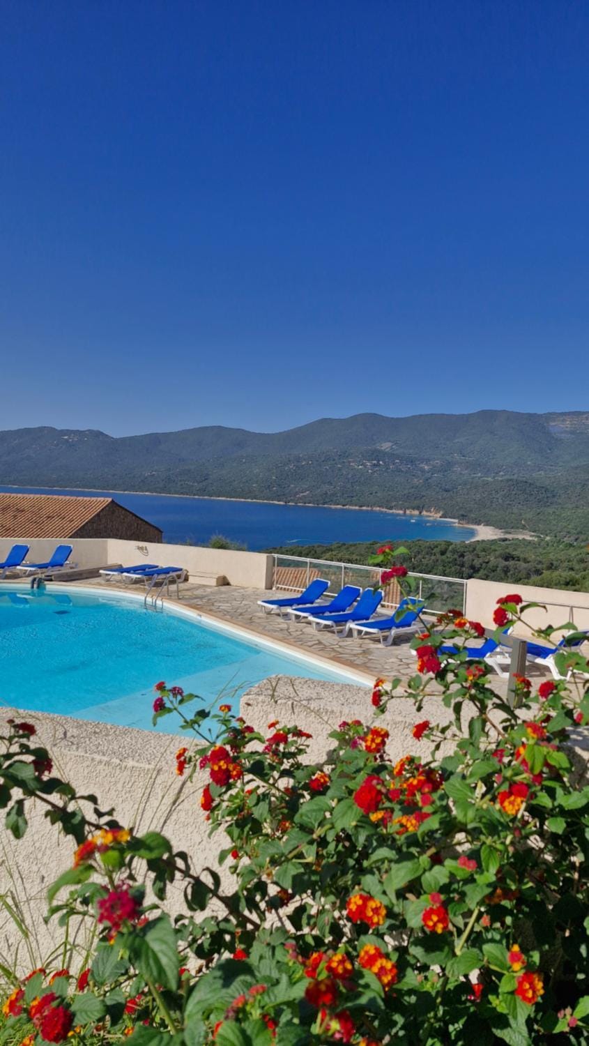 mini villa 72, résidence avec piscine. House in Coti-Chiavari