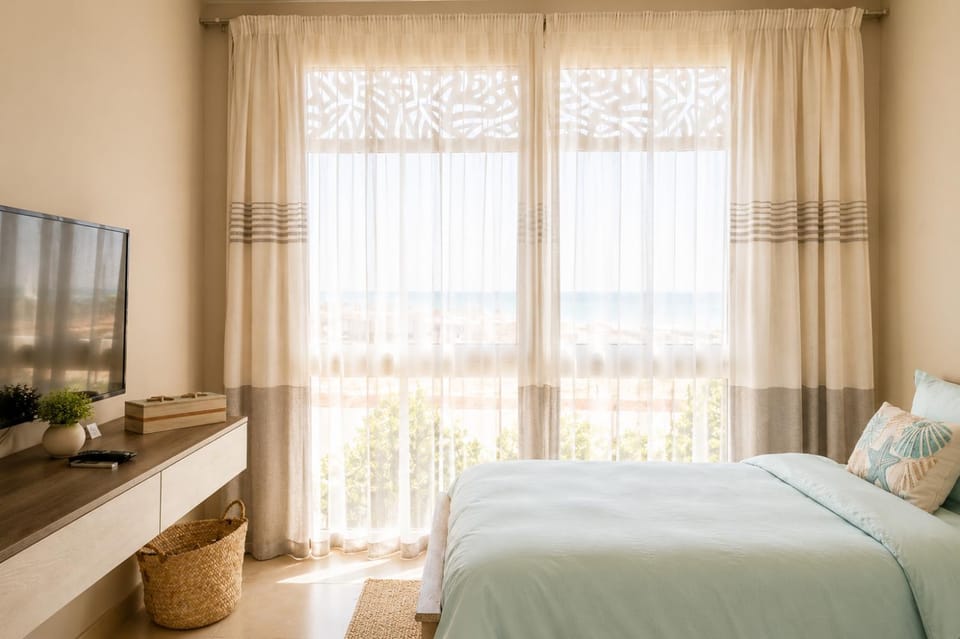 Bed, TV and multimedia, Bedroom