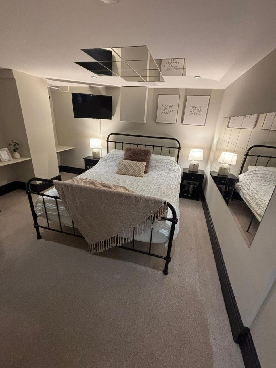 Bed, TV and multimedia, Bedroom, wardrobe