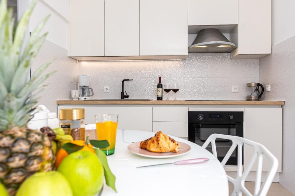 Dining area, kitchen