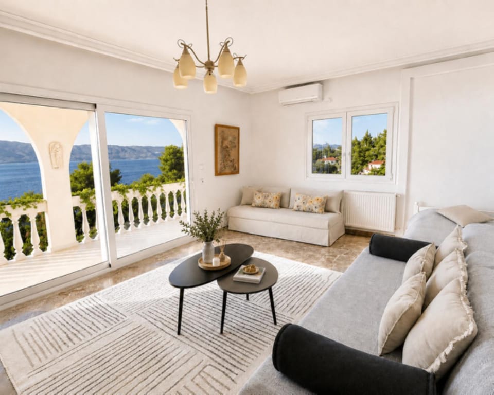 Bed, Balcony/Terrace, Living room, Sea view, air conditioner