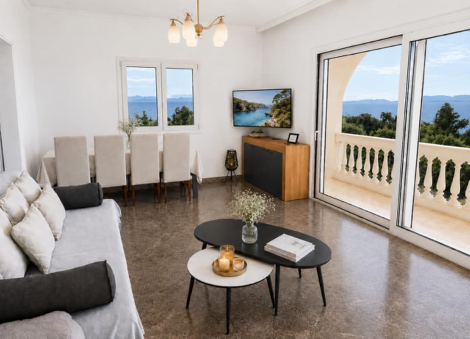 TV and multimedia, Balcony/Terrace, Living room, Dining area, Sea view