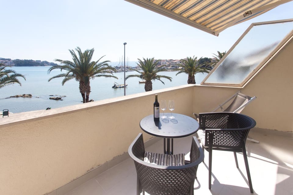 View (from property/room), Balcony/Terrace, Seating area