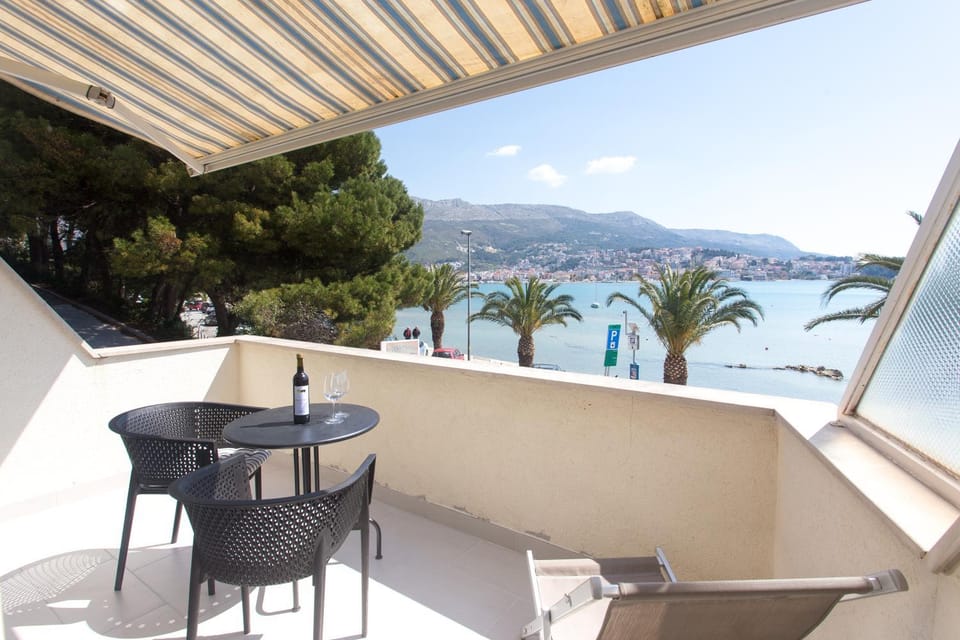 View (from property/room), Balcony/Terrace, Seating area, Mountain view, Sea view