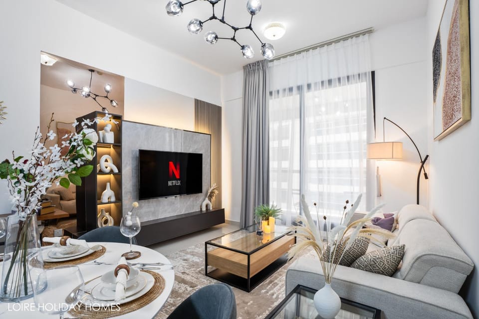 Living room, Seating area, Evening entertainment