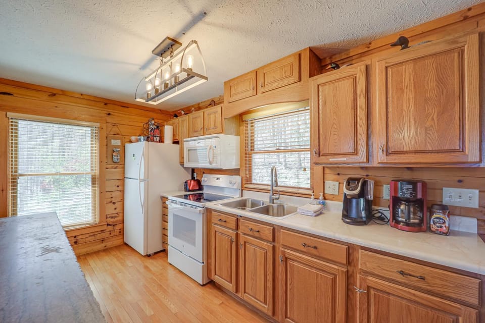 Hike, Sip & Unwind: Mtn-View Gem in Banner Elk! House in Watauga