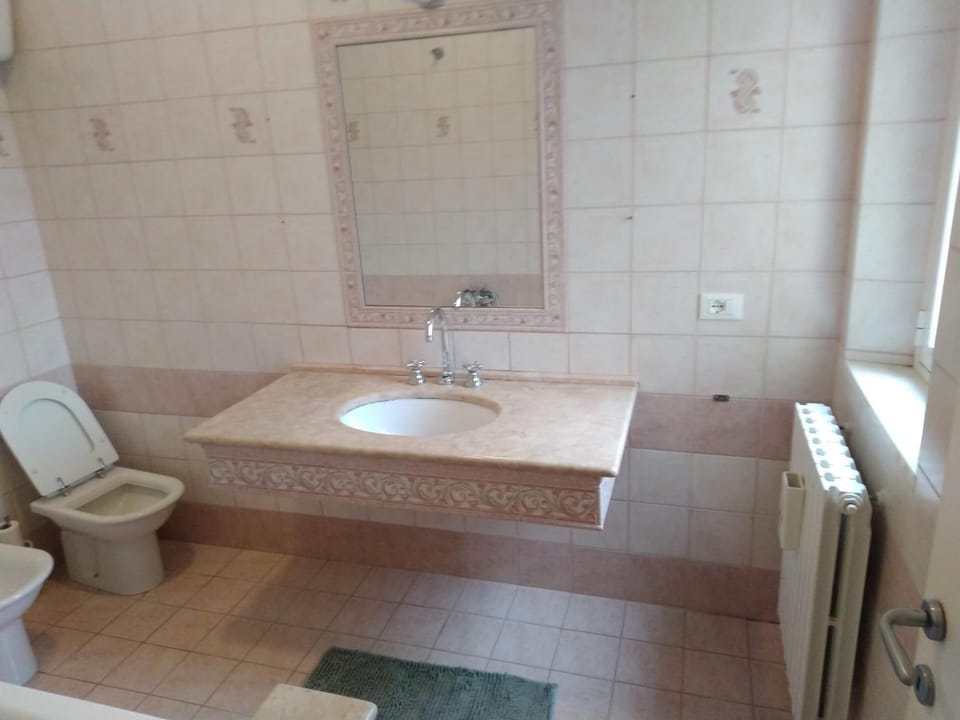 Shower, Toilet, Bathroom, Bath