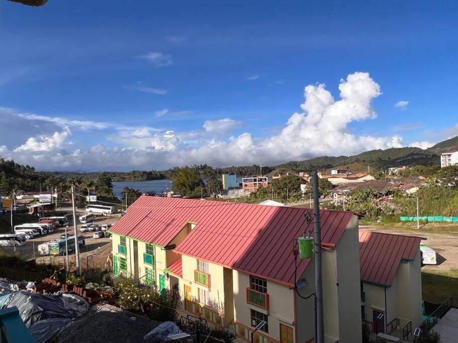 Apto Nuevo, Tranquilo a 5 min Plaza Principal Apartment in Guatapé