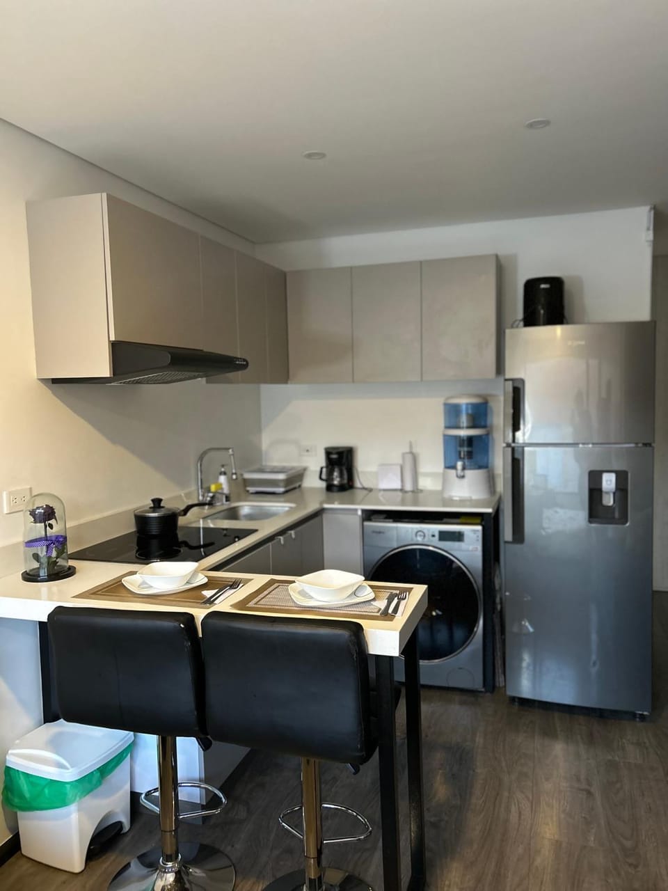 Kitchen or kitchenette, Dining area, dishwasher, stove