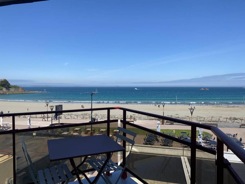Appartement avec WIFI et Vue Mer, Plage de Trestraou à Perros-Guirec - FR-1-368-384 Apartment in Perros-Guirec