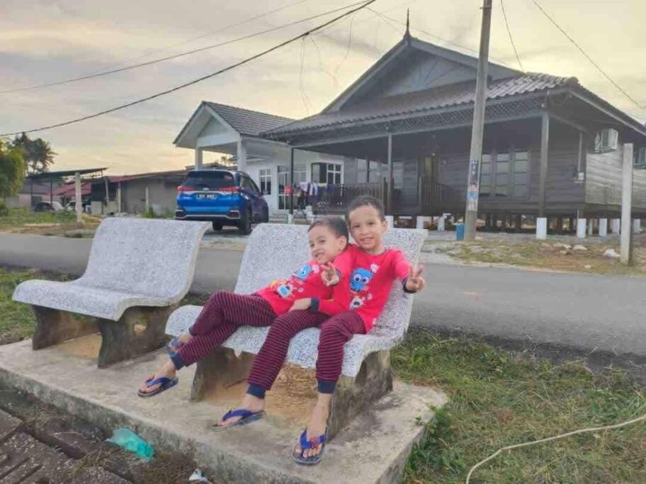 Neighbourhood, Natural landscape, Guests, children