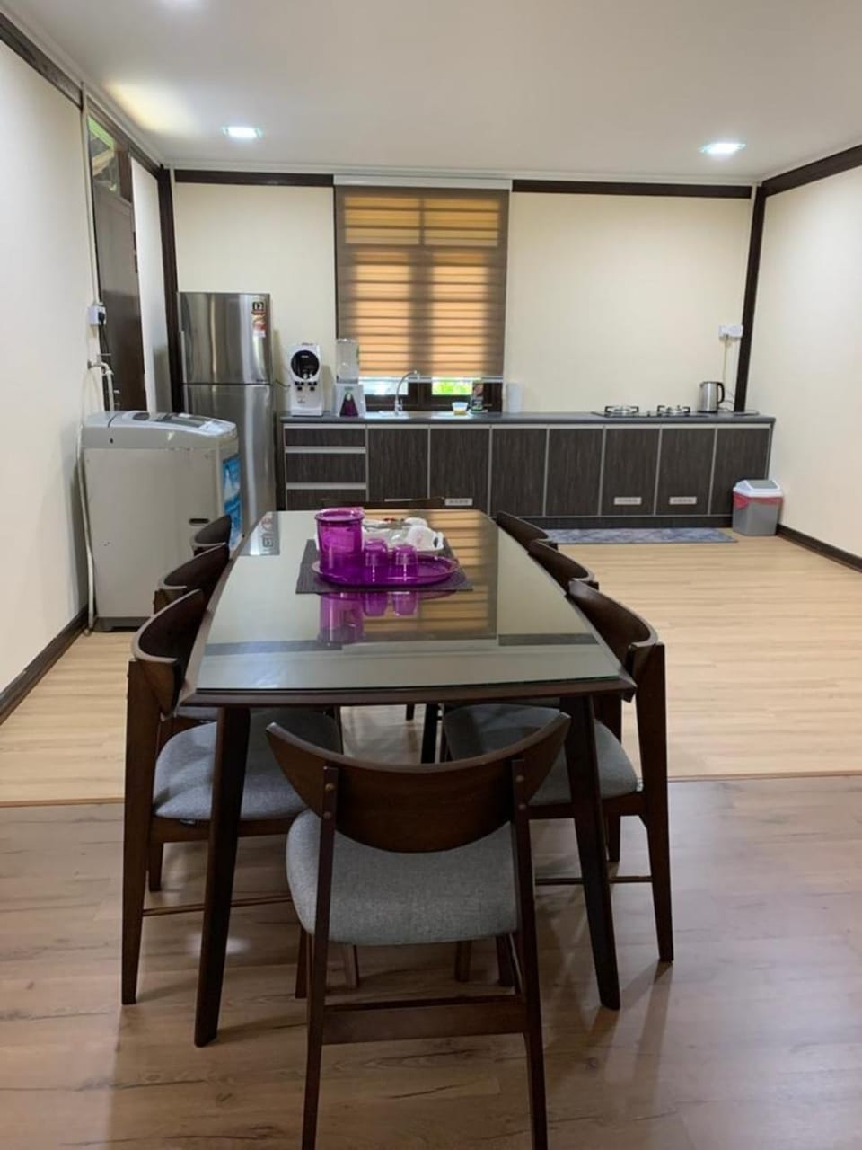 Kitchen or kitchenette, Dining area