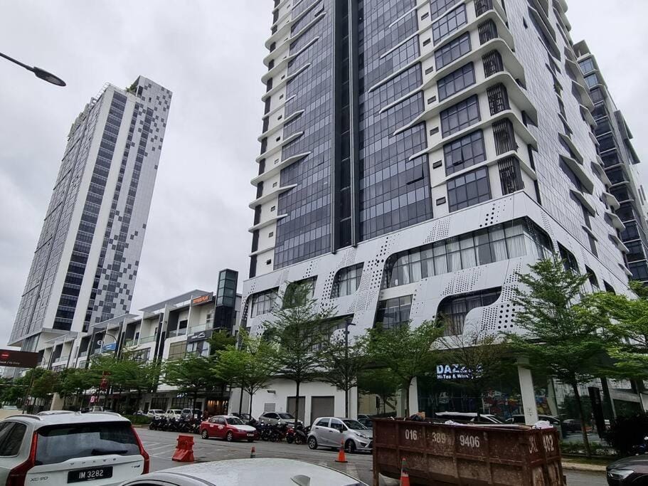 FREE Parking REVO 2 Bedrooms Bukit Jalil L28 Apartment in Federal Territory of Kuala Lumpur