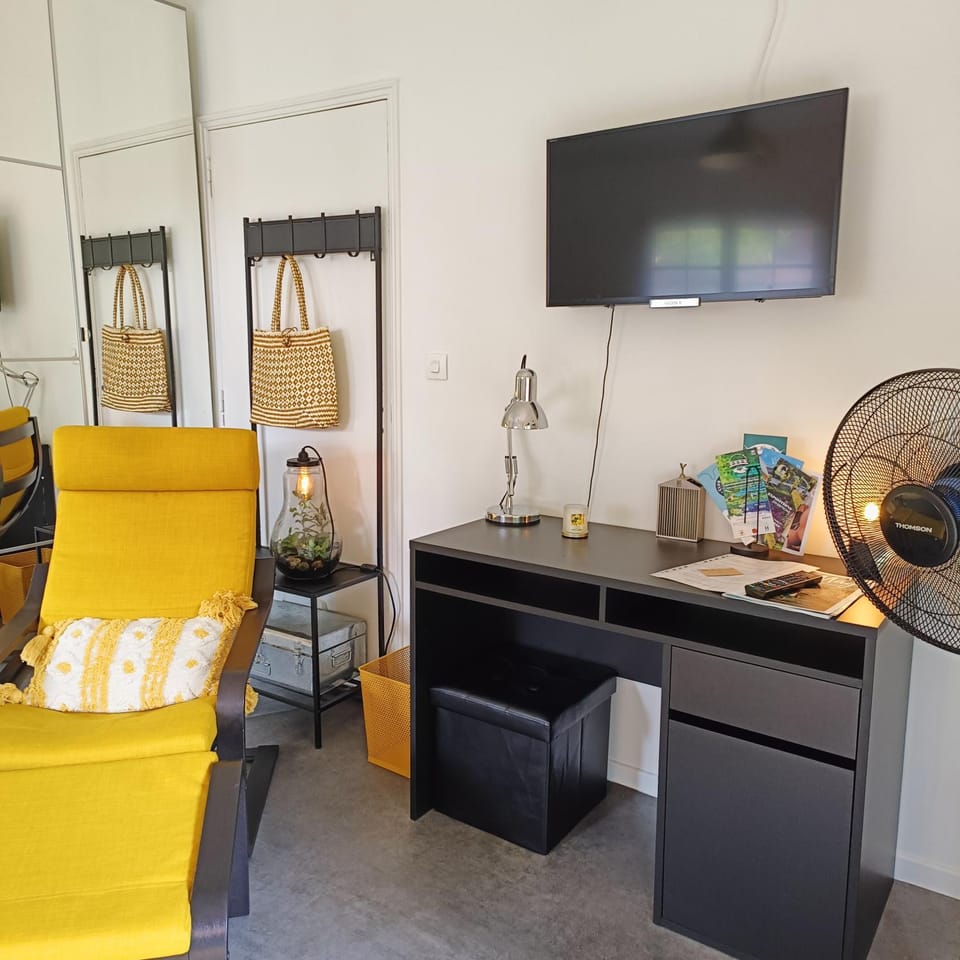 Studio dans propriété avec piscine chauffée Apartment in Vernon