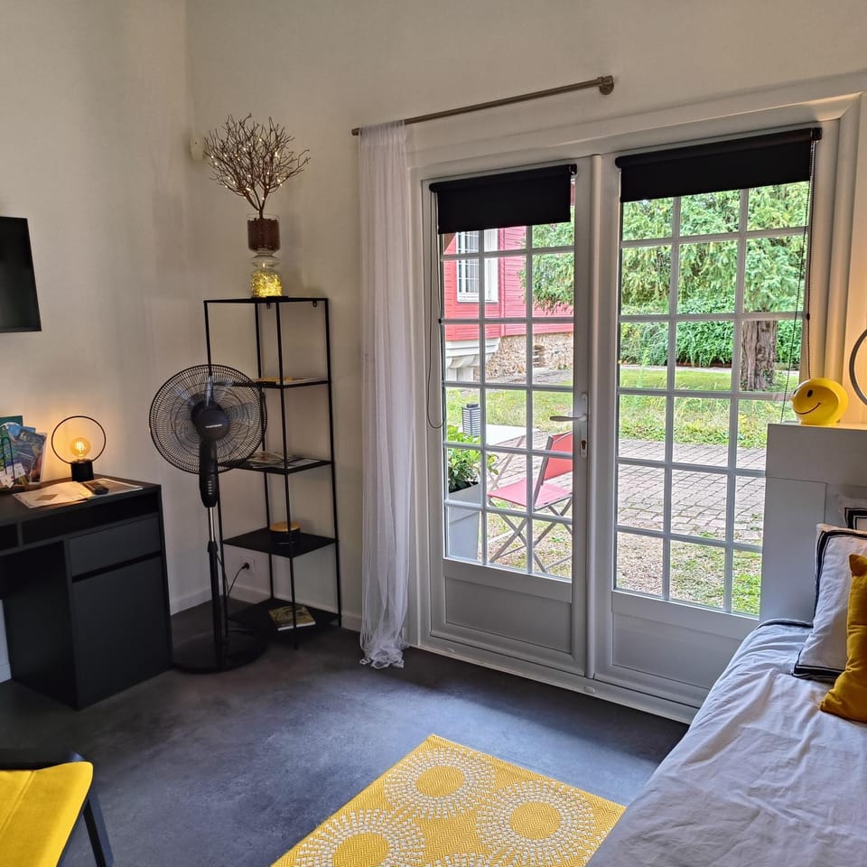 Studio dans propriété avec piscine chauffée Apartment in Vernon