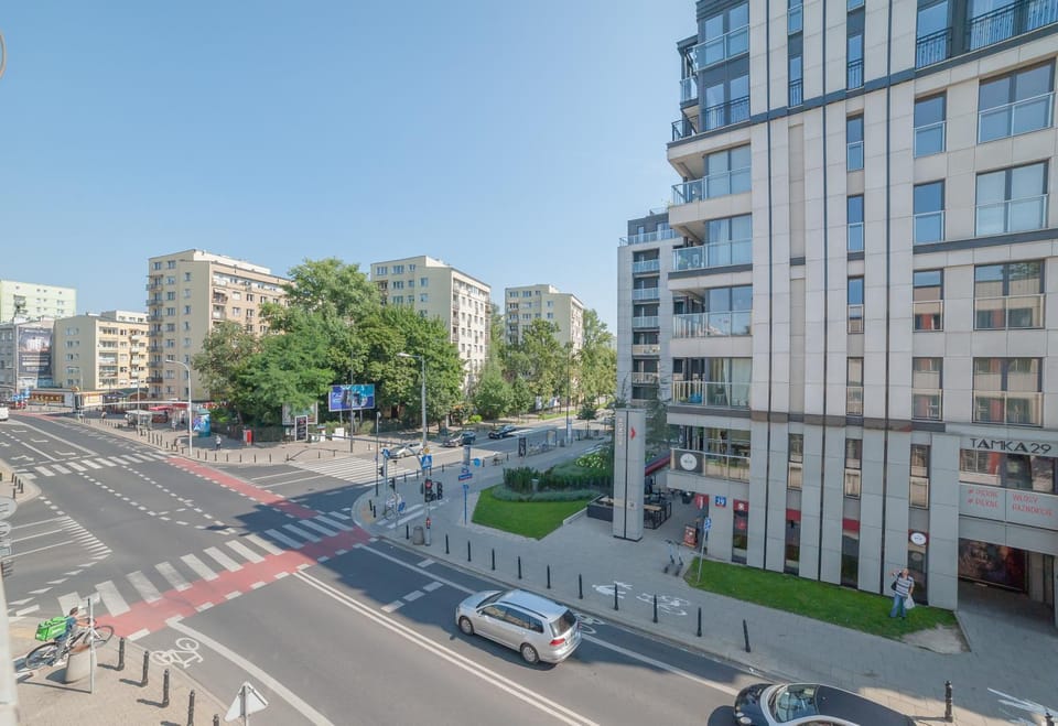 Property building, Neighbourhood, Location