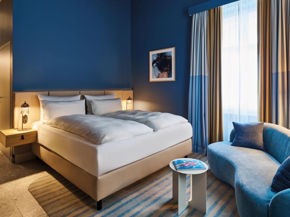 Bed, Seating area, Bedroom